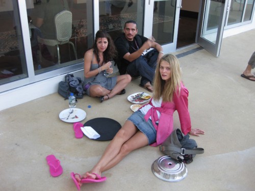 Carmen Kass kicks back her feet with agent Peter/Supreme and stylist Galy. (pic: Paulo)