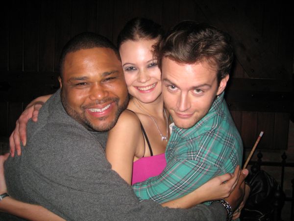 Actor Anthony Anderson and Jamie Strachan make a Behati sandwich