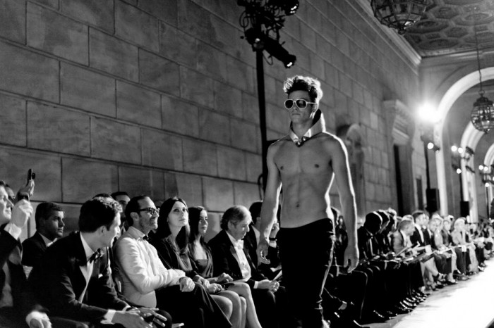 backstage-at-amfar-inspiration-ball-photos-a-kevin-tachman-2010-1609cr2 backstage-at-amfar-inspiration-ball-photos-a-kevin-tachman-2010-1609cr2